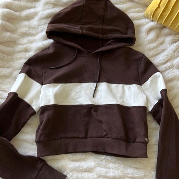 Buffbunny Collection Tops - Buff bunny Color Block Cropped hoodie sz med